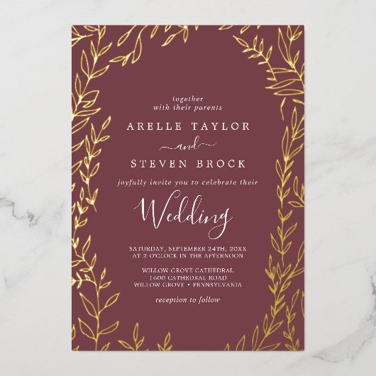 Minimaal blad | Bourgogne en gouden folie bruiloft Folie Uitnodiging (Voorkant)