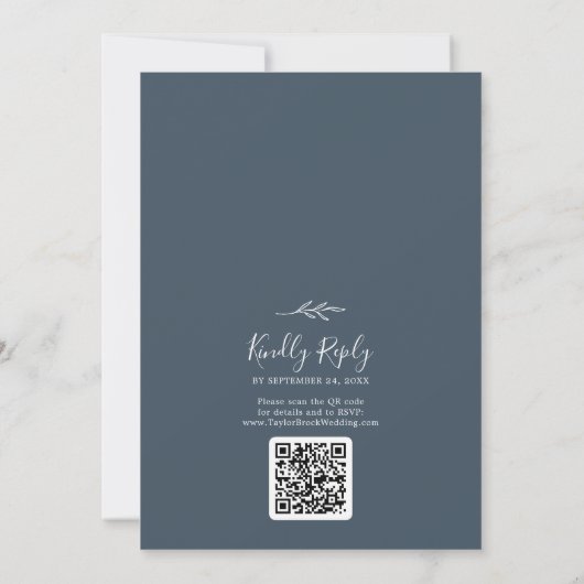Minimaal blad | Slate Blue Monogram QR Code Bruilo Kaart (Achterkant)