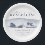 Minimaal blauw abstract kerstfeest met waterverf papieren bordje<br><div class="desc">Het wandelen in een winter wonderland met minimale blauwe abstracte kerstfeestdagen borden. Prachtige moderne abstracte waterverf schilderij. Een deel van een vakantie-collectie.</div>