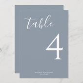 Minimaal Dusty Blue Script Wedding Table Number (Voorkant / Achterkant)