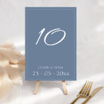 Minimaal Dusty Blue Script Wedding Table Number Kaart<br><div class="desc">Minimale Dusty Blue Script Wedding Table Numbers. Druk uw trouwgasten stijlvol onder de indruk met dit stoffige blauwe trouwlijstnummer met een mooi wit script op een verbluffende blauwe achtergrond. Dit trouwlijstnummer heeft een verbluffend blauw leisteenontwerp, met moderne en minimale vibes, perfect voor uw eenvoudige, trendy, minimalistische bruiloft. De minimale en...</div>