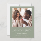 Minimaal één fotoscript Sage Green De datum opslaa Magnetische Uitnodiging (Voorkant)