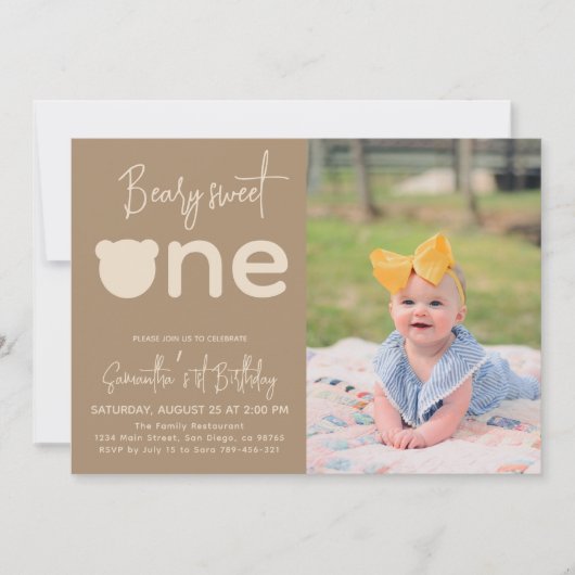 Minimaal eenvoudig modern klein beer 1ste verjaard kaart (Voorkant)