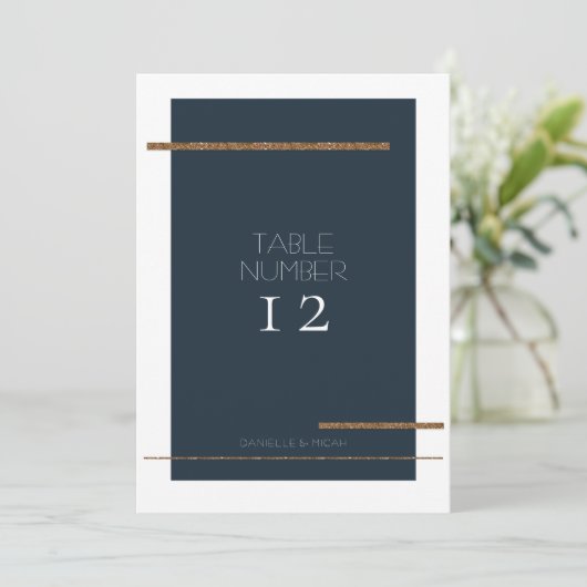 Minimaal eenvoudig modern marine gouden tafelnumme kaart (Staand voorkant)