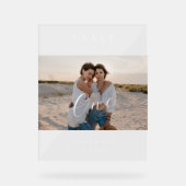 Minimaal Elegant Bruiloft Script Foto Tafelnummer Acryl Bord (Voorkant)