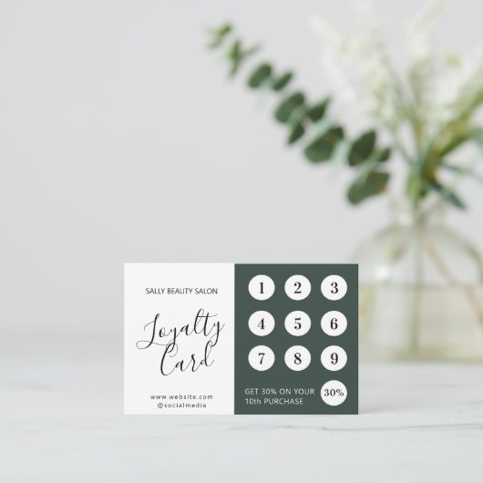 Minimaal Elegant Groen Wit Script Klantenkaartje (Staand voorkant)