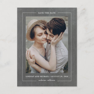 Minimaal Elegant Krijtbord Save the Date Foto Aankondigingskaart