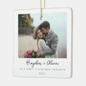Minimaal Elegant Verloving Kerstfoto Keramisch Ornament (Links)