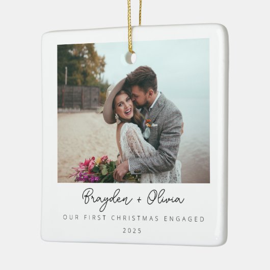 Minimaal Elegant Verloving Kerstfoto Keramisch Ornament (Links)