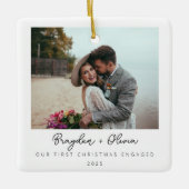 Minimaal Elegant Verloving Kerstfoto Keramisch Ornament (Voorkant)