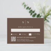 Minimaal en Chic Bruin | Traditioneel en QR Code RSVP Kaartje (Staand voorkant)