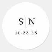 Minimaal en Chic | Monogram Zwart en Wit Ronde Sticker (Voorkant)