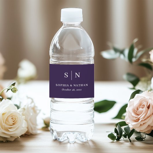 Minimaal en Chic Paars | Monogram Bruiloft Waterfles Etiket