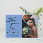 Minimaal en ChicDusty Blue Two Photo Wedding Bedankkaart (Staand voorkant)