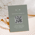 Minimaal en chique | Sage Groene QR Code Bruiloft Informatiekaartje<br><div class="desc">Deze elegante, moderne bruidskaarten zijn een gemakkelijke manier voor uw gasten om uw bruiloft website te bezoeken of naar RSVP naar uw evenement. U kunt uw eigen QR-code en uw trouwwebsite opnemen, zodat uw gasten een eenvoudige manier hebben om te reageren. Deze QR code insert kaarten zijn voorzien van een...</div>
