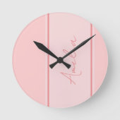 Minimaal gepersonaliseerd roze script ronde klok (Voorkant)