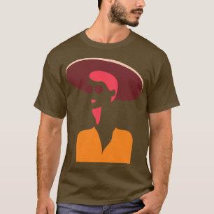 Minimaal hippie-meisje in de zomer met gehakte kun t-shirt