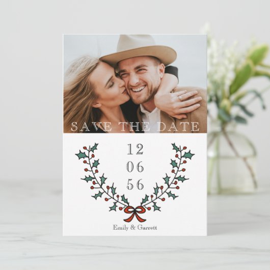 Minimaal Holly Berry Holiday Foto Kerstmis Save The Date (Staand voorkant)