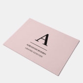 Minimaal Hot Pink Modern Typografisch Monogram Deurmat (Schuin)