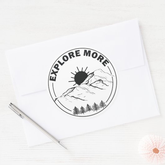 Minimaal landschap dennenbos ronde sticker (Envelop)