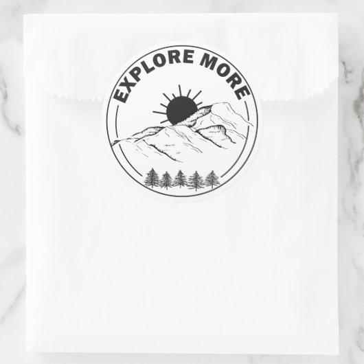 Minimaal landschap dennenbos ronde sticker (Tas)