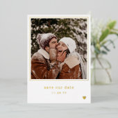Minimaal lettertype goud hart foto folie uitnodiging (Staand Voorkant)