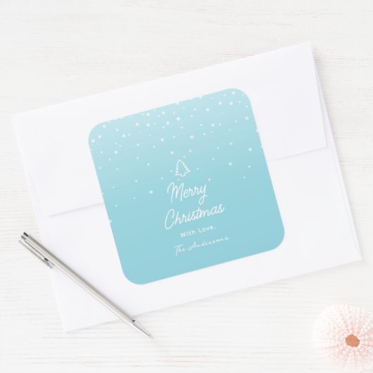 Minimaal licht pastelblauw besneeuwd vrolijk kerst vierkante sticker (Envelop)