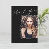 Minimaal modern Elegant Script 1 Photo Afstuderen Bedankkaart (Staand voorkant)
