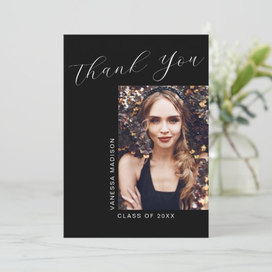 Minimaal modern Elegant Script 1 Photo Afstuderen Bedankkaart (Staand voorkant)