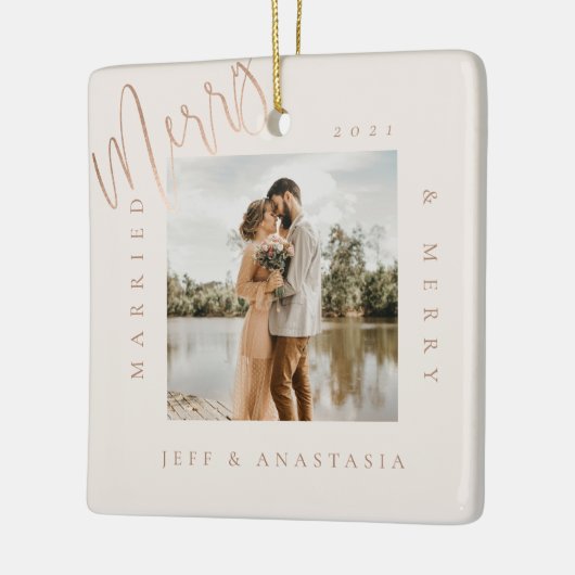 Minimaal modern gehuwd en liefdadig Gold Script 2- Keramisch Ornament (Links)