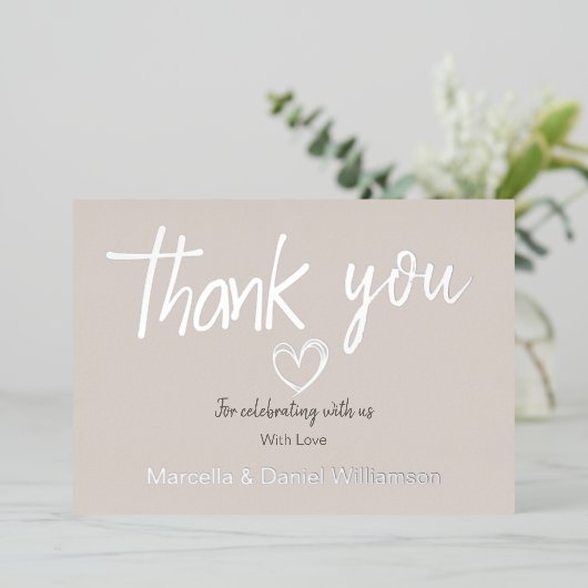 Minimaal modern hart en script bruiloft folie uitnodiging (Staand Voorkant)