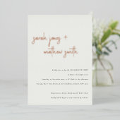 Minimaal Modern Zwart Wit Script Trouwringen Folie Uitnodiging (Staand Voorkant)