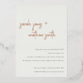 Minimaal modern zwart-witscript Verloving Folie Uitnodiging (Voorkant)