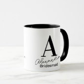 Minimaal monogram bruidsmeisje zwart en wit mok (Voorkant rechts)