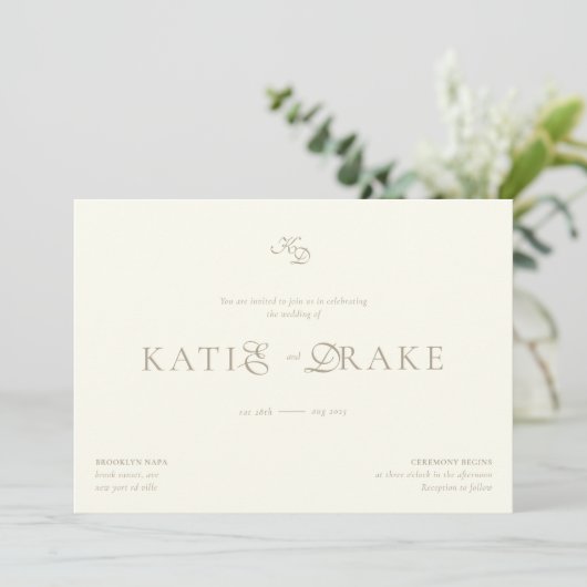 Minimaal Monogram Crème Ivoor Script Bruiloft Kaart (Staand voorkant)