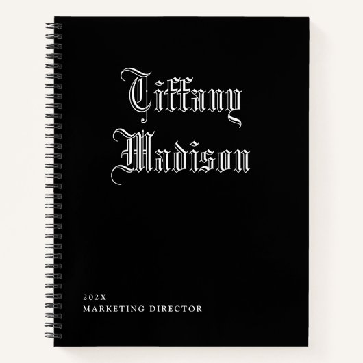 Minimaal Monogram Zwart en Wit Gotische Naam Jaar Notitieboek (Voorkant)