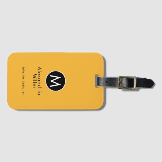 Minimaal Mustard Yellow Modern Typografisch Monogr Bagagelabel (Voorkant (horizontaal))