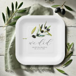 Minimaal Olijfpapier Borden Botanisch groen Papieren Bordje<br><div class="desc">Voeg een rustieke maar toch elegante touch toe aan uw bruiloft met deze gepersonaliseerde papieren borden, met een minimaal botanisch ontwerp. De borden van olijfpapier tonen een eenvoudig waterverf-groenpatroon in zachte tinten groen, ideaal voor minimalistische bruiloften en elegante feesten. De moderne scripttypografie toont "we hebben het gedaan", wat een verfijnde...</div>