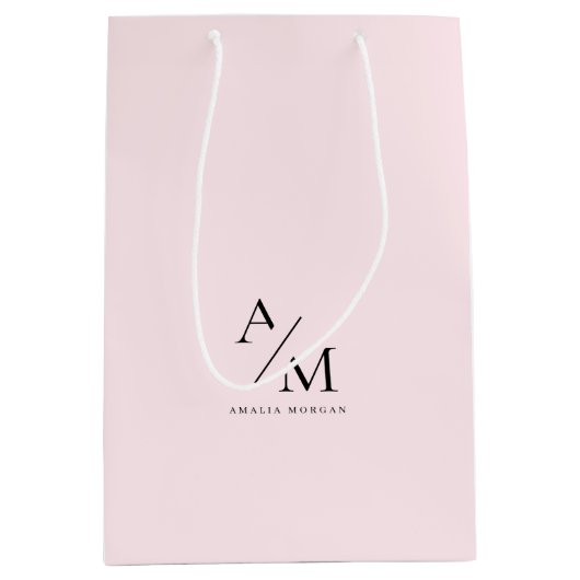 Minimaal pastelroze Initiaal & gepersonaliseerd Medium Cadeauzakje (Voorkant)