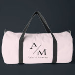 Minimaal pastelroze Initiaal & gepersonaliseerd Plunjezak<br><div class="desc">Reis in stijl met deze Minimal Pastel Pink Initiaal & gepersonaliseerde Duffle Bag. Met een slank en minimalistisch ontwerp is deze plunjezak perfect voor weekendjes weg, gymsessies of dagelijks woon-werkverkeer. De zachte pastelroze achtergrond voegt een vleugje elegantie en vrouwelijkheid toe, terwijl het gepersonaliseerde initiaal of de naam het uniek van...</div>