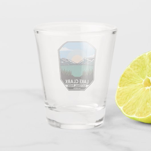 Minimaal Retro Emblem Lake Clark Shot Glas (Achterkant)