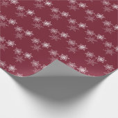 Minimaal rood en wit drie sneeuwvlokken patroon cadeaupapier (Hoek)