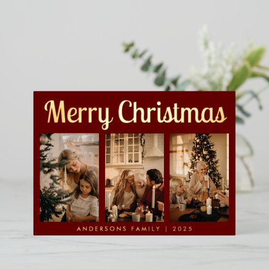 Minimaal script drie Foto Red Merry Kerstmis Folie Feestdagenkaart (Staand Voorkant)