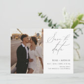 Minimaal Script Foto Save The Date Kaart (Staand voorkant)