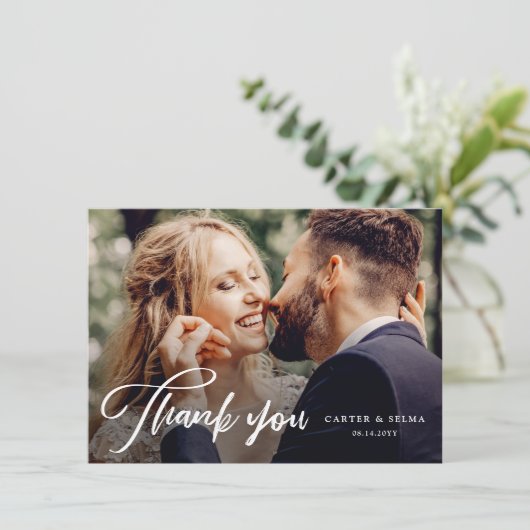 Minimaal script Modern Photo Wedding Bedankkaart (Staand voorkant)