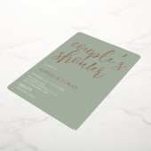 Minimaal script Sage groene koppel douche Folie Uitnodiging (Gedraaid)