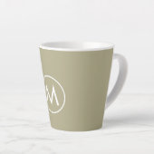 Minimaal stijlvol Sage Green Monogram Latte Mok (Rechterhoek)