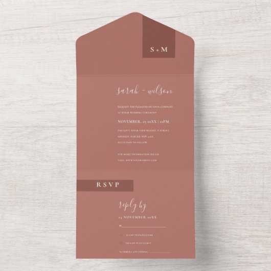 MINIMAAL TERRACOTTA RUST MONOGRAM WEDDING SCANDI ALL IN ONE UITNODIGING (Binnen)