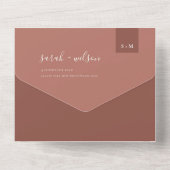 MINIMAAL TERRACOTTA RUST MONOGRAM WEDING FOTO ALL IN ONE UITNODIGING (Achterkant)