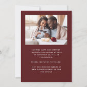 Minimaal twee-foto Bourgogne Red Script Save The Date (Achterkant)